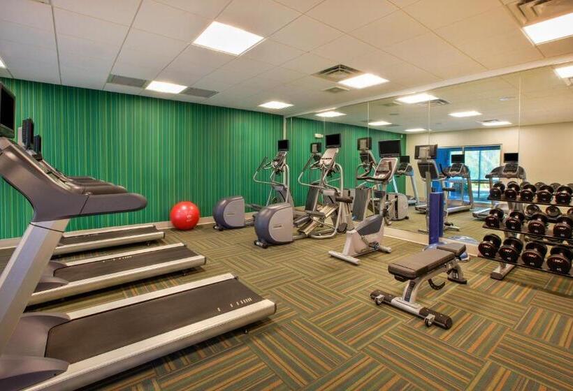 Отель Holiday Inn Express & Suites New Castle, An Ihg