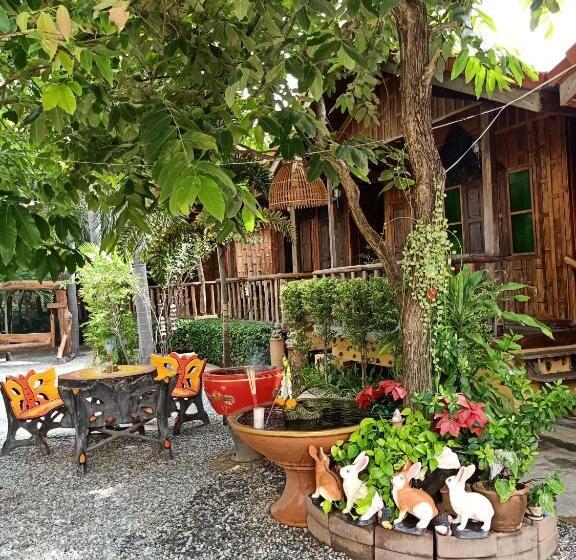פנסיון J & J Guesthouse