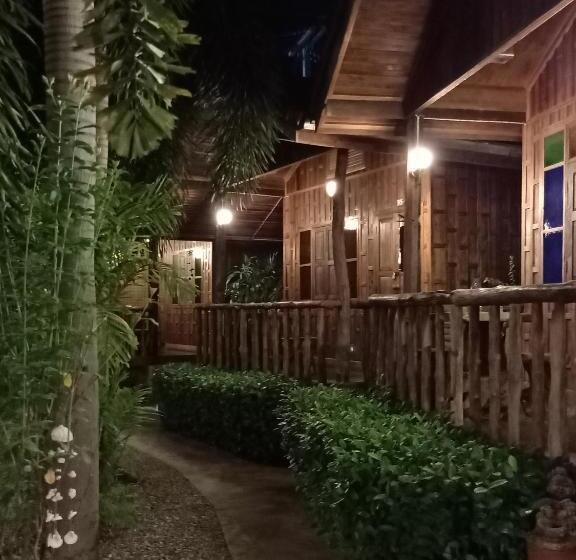 פנסיון J & J Guesthouse