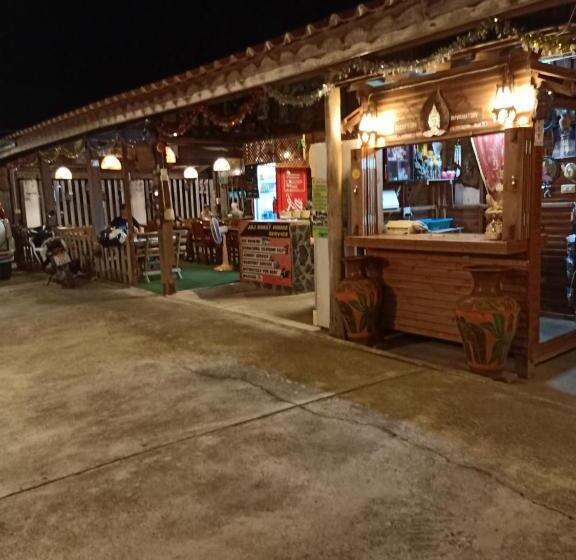 פנסיון J & J Guesthouse
