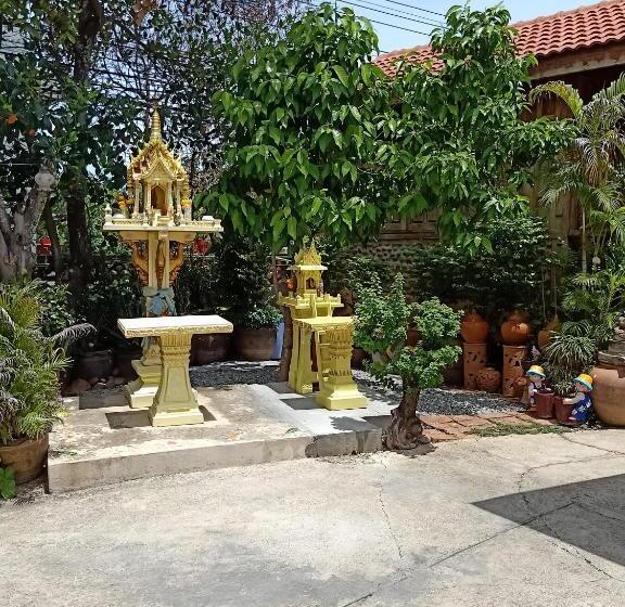 פנסיון J & J Guesthouse
