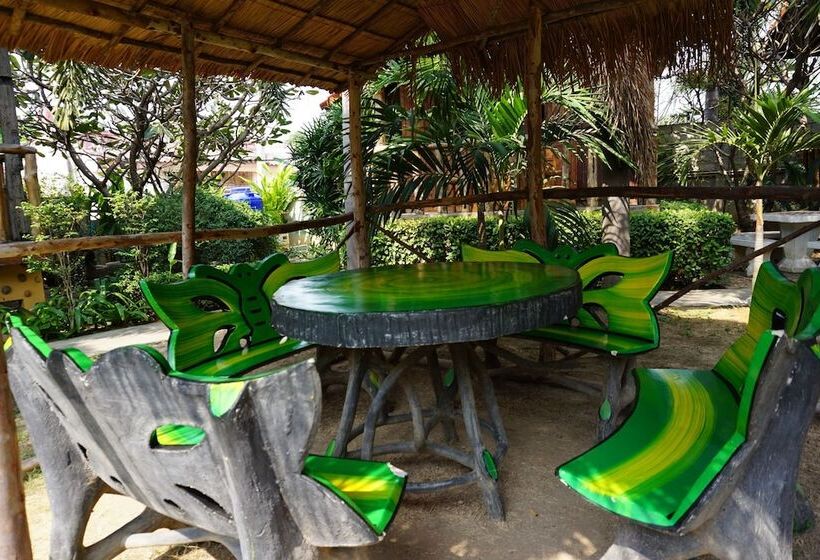 פנסיון J & J Guesthouse