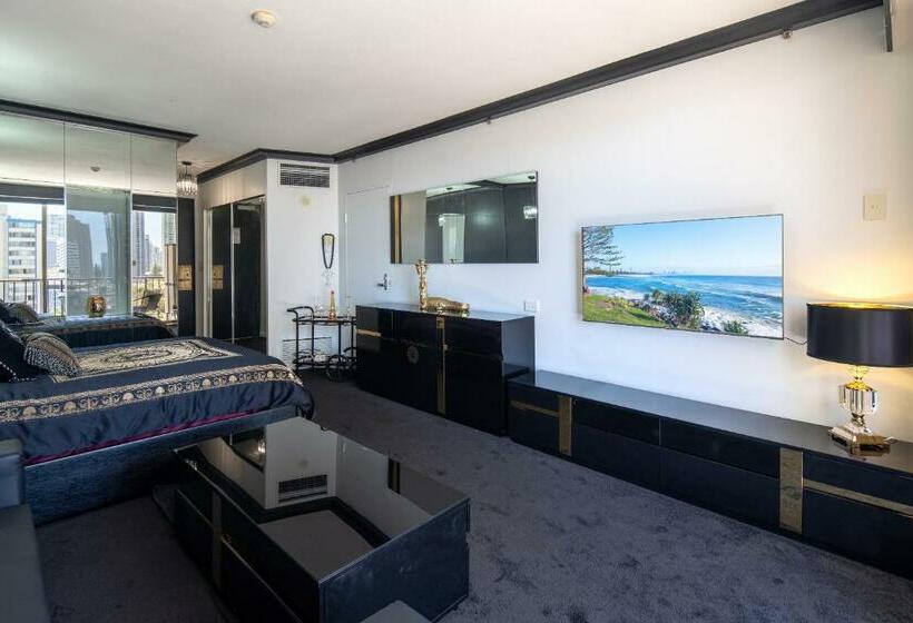 هتل Designer Suites Versace On View