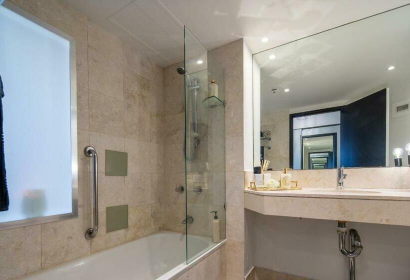 هتل Designer Suites Versace On View