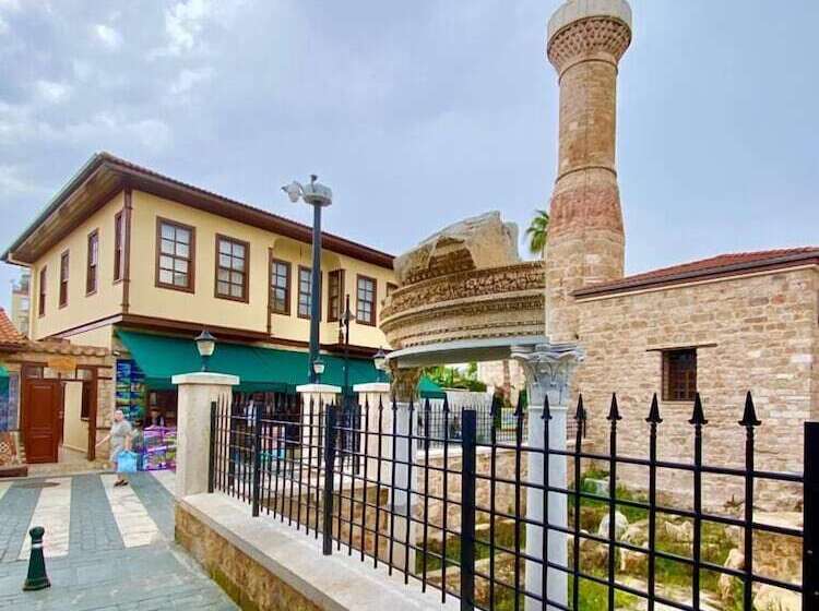 تختخواب و صبحانه Necip Bey Konağı