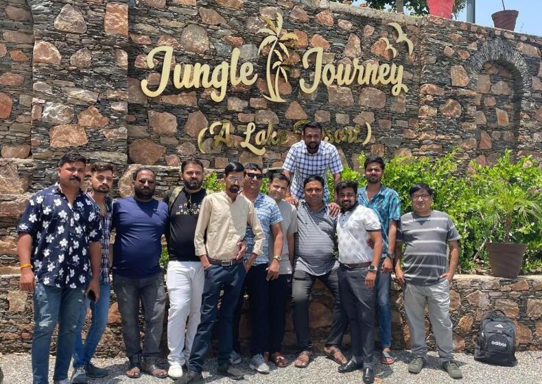 فندق Jungle Journey  A Lake Resort