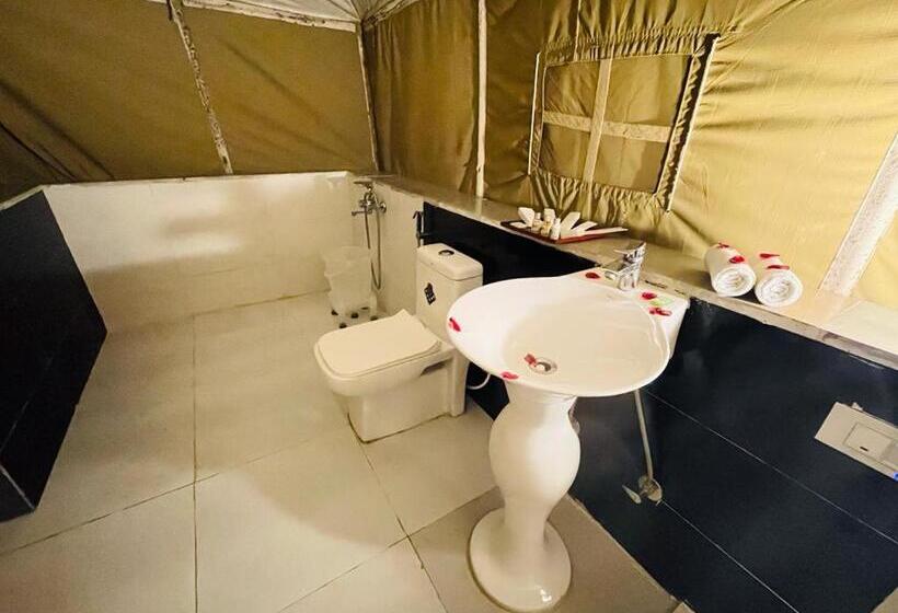 فندق Jungle Journey  A Lake Resort