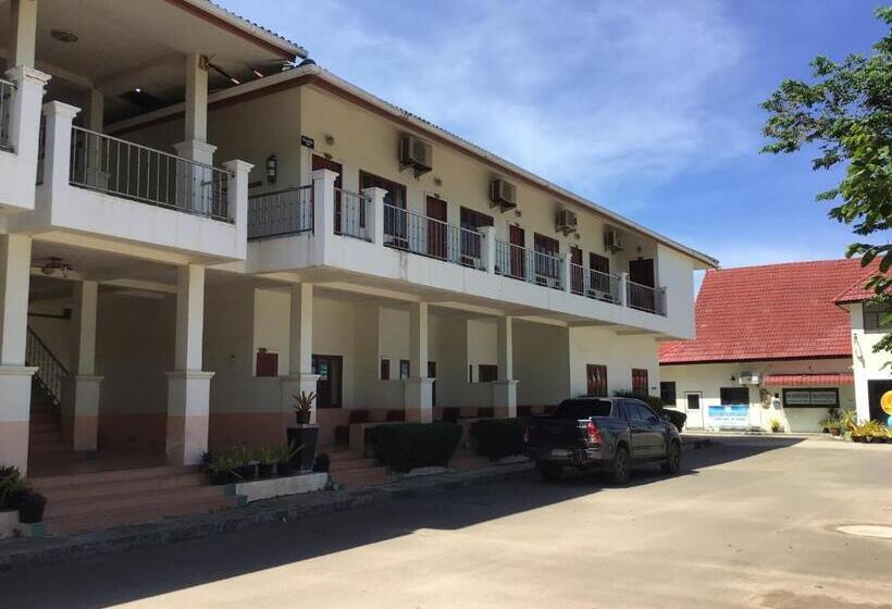 هتل Onthebeach Resort
