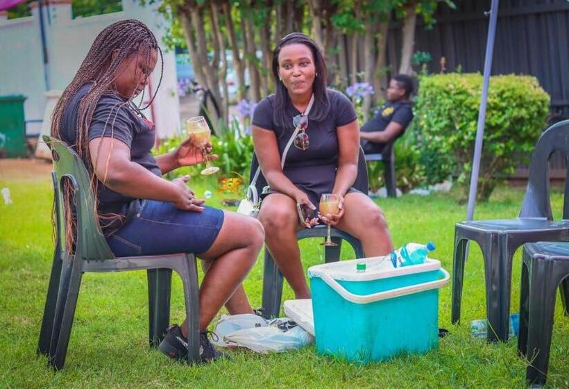 بنسيون Victoria Guest House Nyumbani