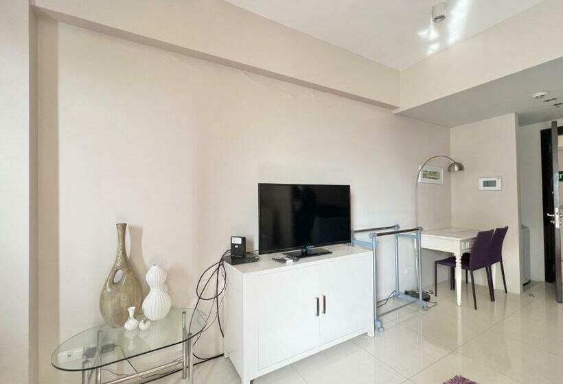Studio Across Naia T3 W/wifi Netflix