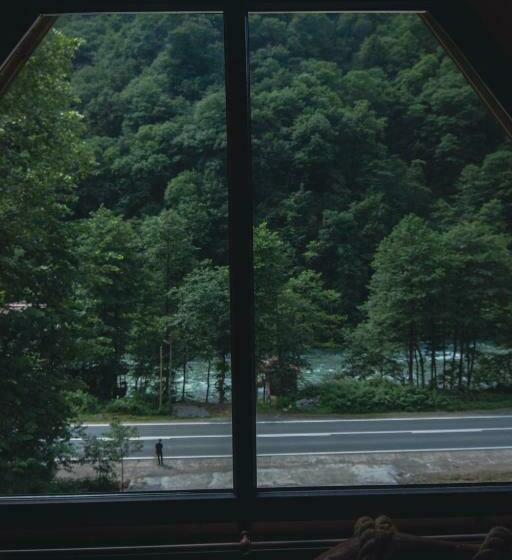 住宿加早餐  Elamti Suıt Bungalov