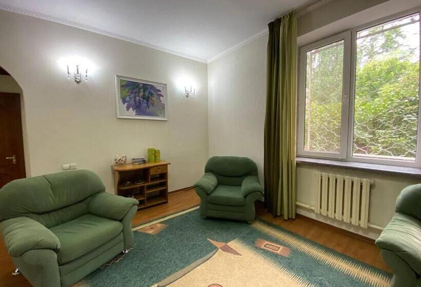 Bed and Breakfast Guest House Botanika