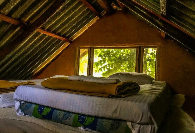 Bed and Breakfast Shadow Mask Bungalow