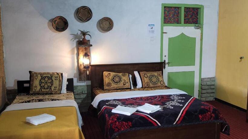 Bed and Breakfast Shadow Mask Bungalow