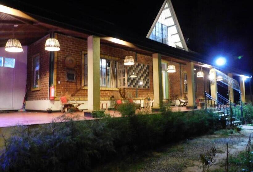 Bed and Breakfast Shadow Mask Bungalow