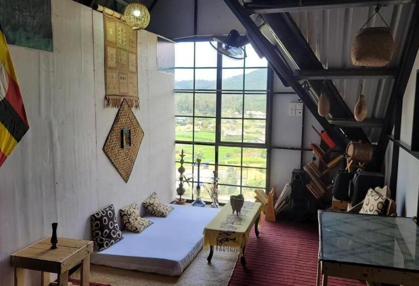 Bed and Breakfast Shadow Mask Bungalow