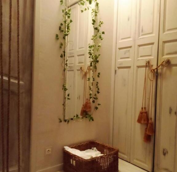 تختخواب و صبحانه La Maison Perchee