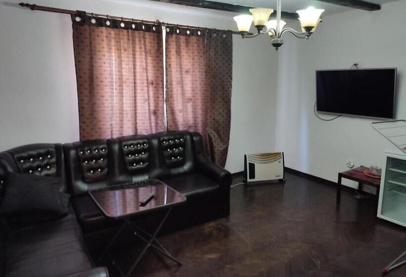 پانسیون Central House
