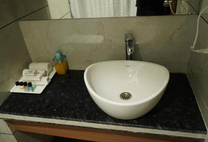 Отель Om Inn