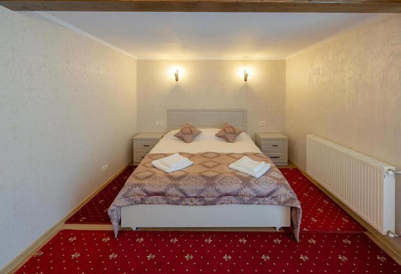 بنسيون Casa De La Munte