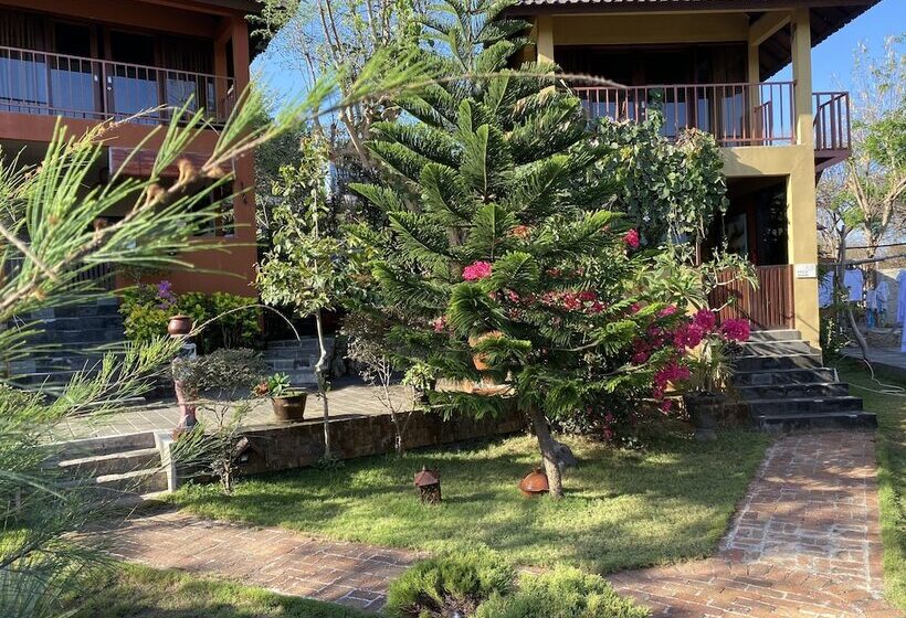 مسافرخانه Villa Anjing 2