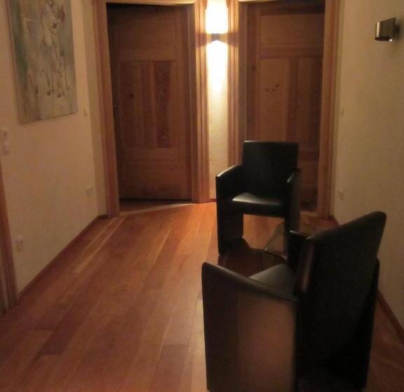 ホテル Exklusive Gastezimmer Landau