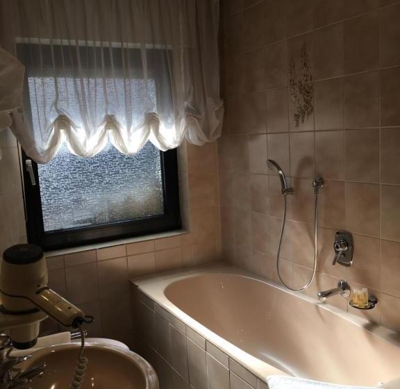 בית מלון כפרי Gasthof Zur Sonne Winzenhohl