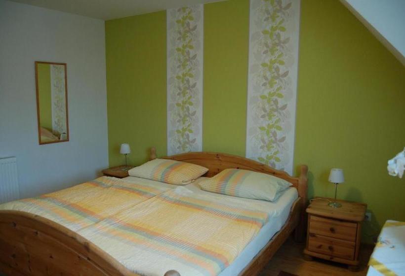 ホテル Weingut Klein Götz