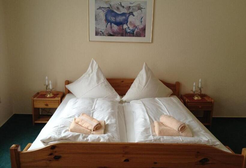 Yumi Hotel Sushi Steaks & Friends