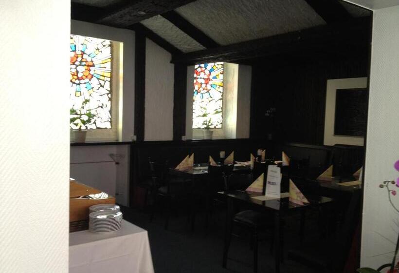 Yumi Hotel Sushi Steaks & Friends