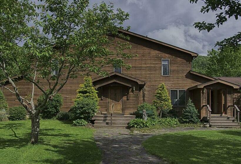 ユースホステル Elk River Inn, Cabins & Outfitter