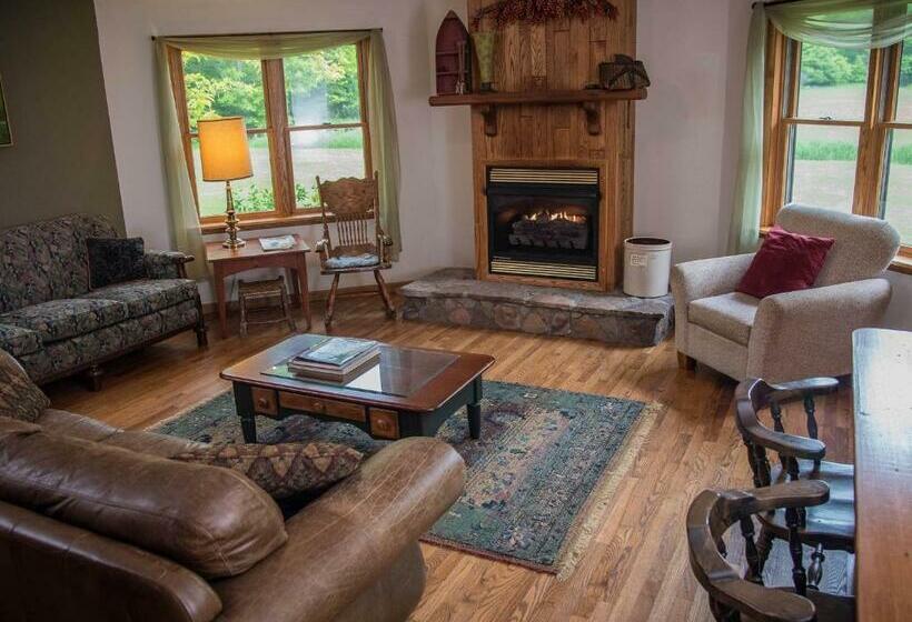 ユースホステル Elk River Inn, Cabins & Outfitter