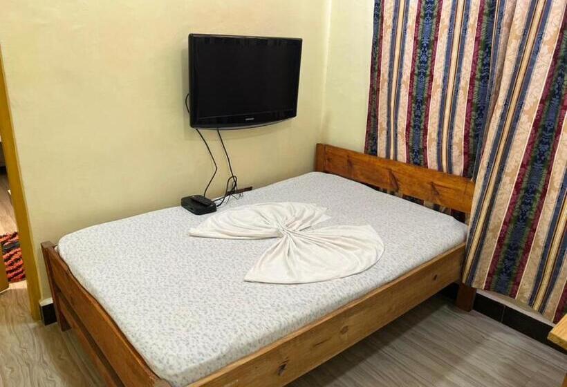 تختخواب و صبحانه Shamanice Lodge
