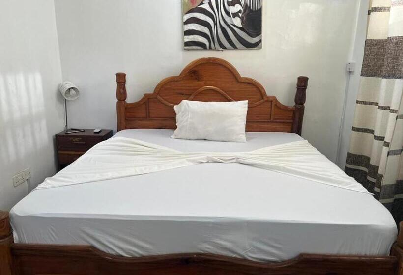 تختخواب و صبحانه Shamanice Lodge