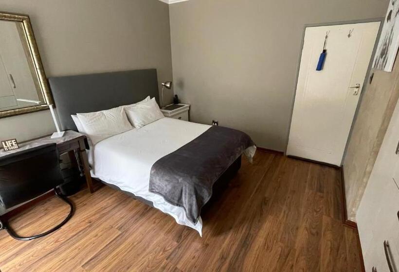 פנסיון Siesta Guest House