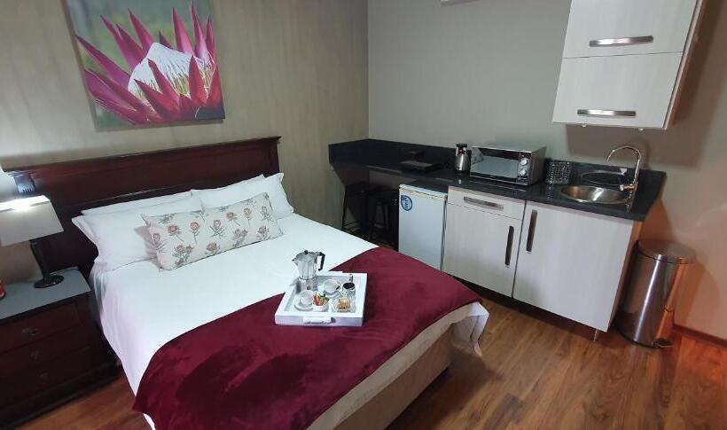 פנסיון Siesta Guest House
