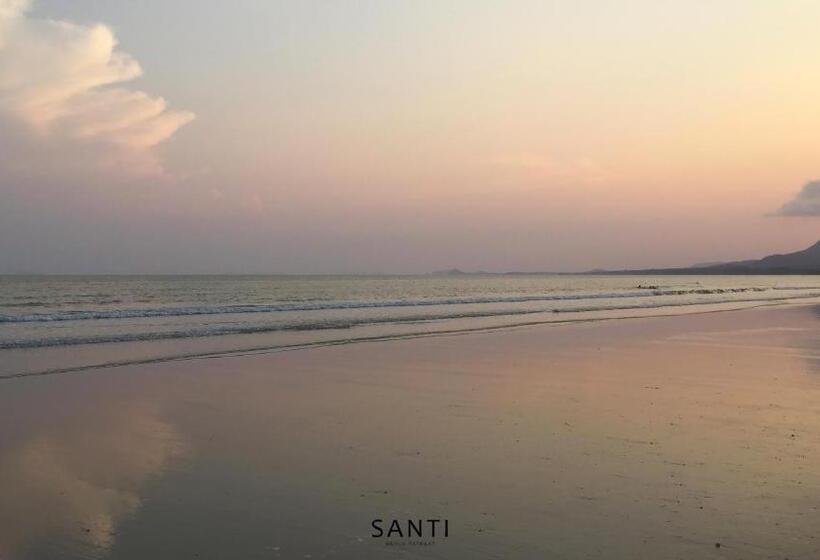 استراحتگاه Santi Beach Retreat