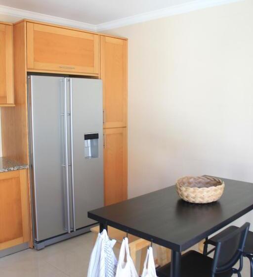 تختخواب و صبحانه Baleal Gliding Villa