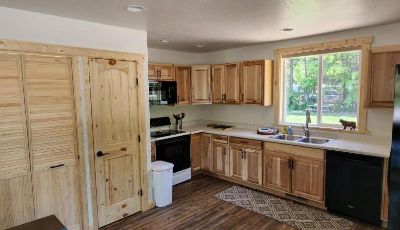 モーテル Beargrass Lodging & Rv Resort