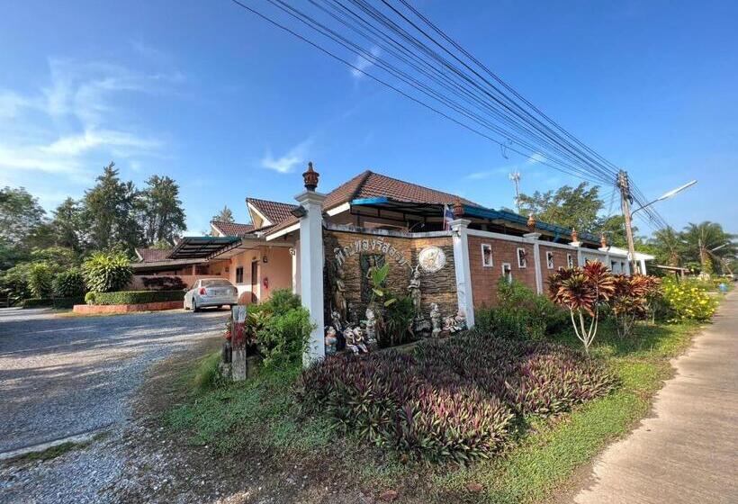 渡假胜地  พิณทอง รีสอร์ท