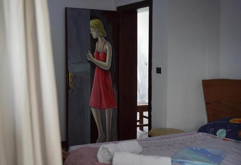 Divina Hostel