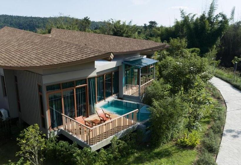 هتل Nakaburi Sanctuary Resort&spa