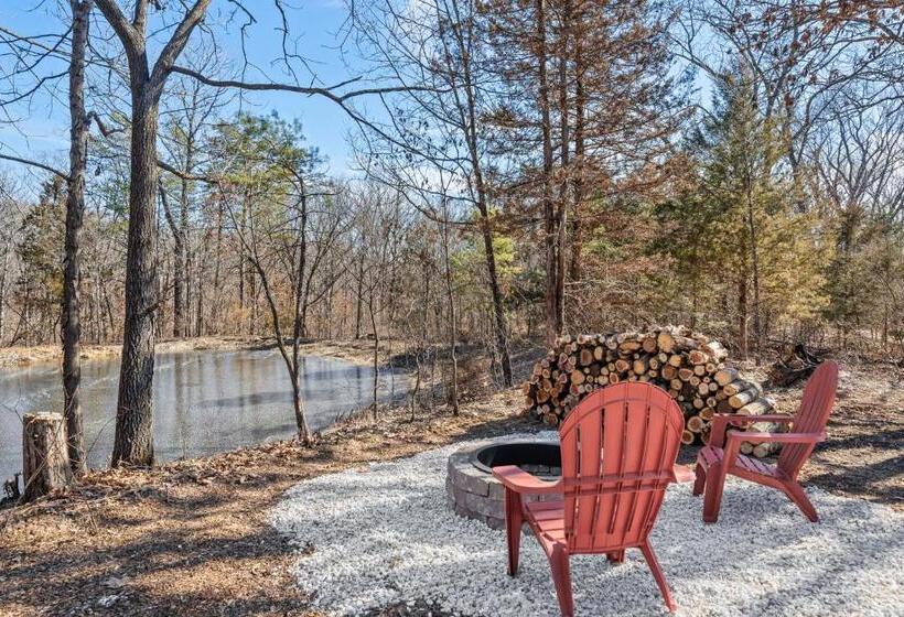 ホテル Whispering Pines   Lakeside