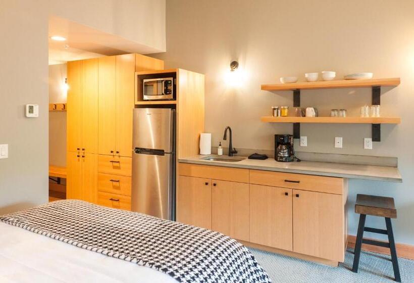 The Suites On Main