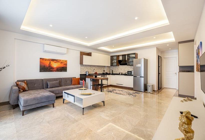 Belek Deluxe Suit