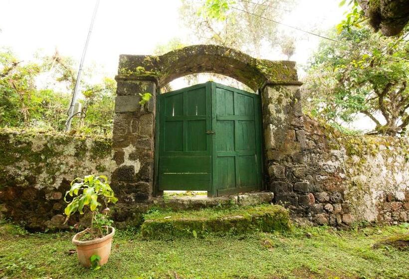 هتل Niebli Historical Farm And Lodge At Pululahua Volcano
