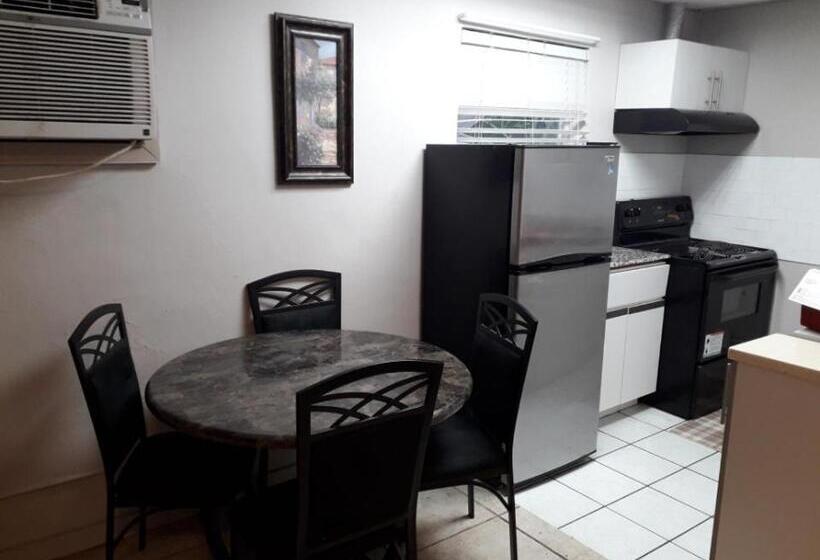 پانسیون Roomy Comfortable Suite