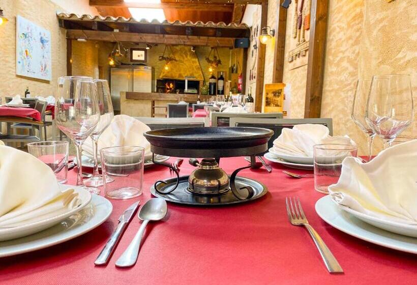 בית מלון כפרי Hostal Ainoa