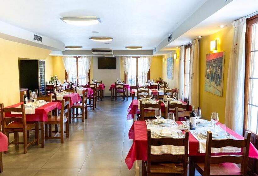 בית מלון כפרי Hostal Ainoa