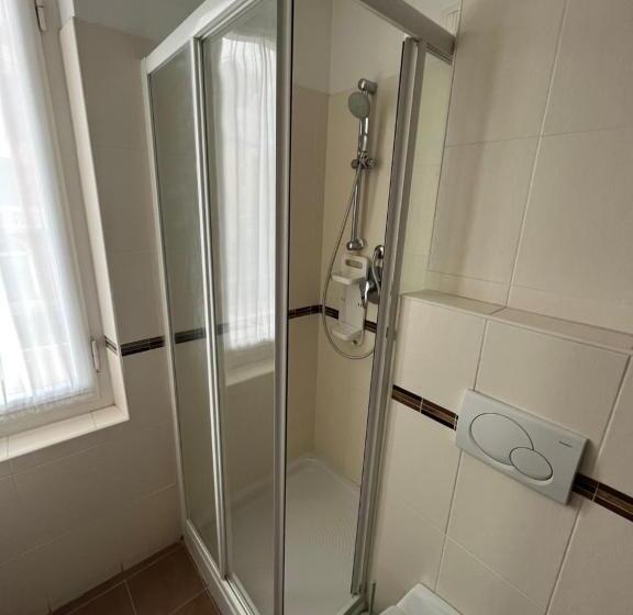 بنسيون Yolo Rooms